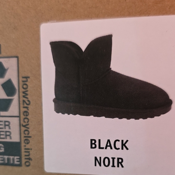 Kirkland Signature Black Winter Boots - Picture 10 of 12